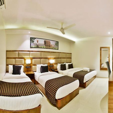 Aura One Hotel Kochi Exterior foto
