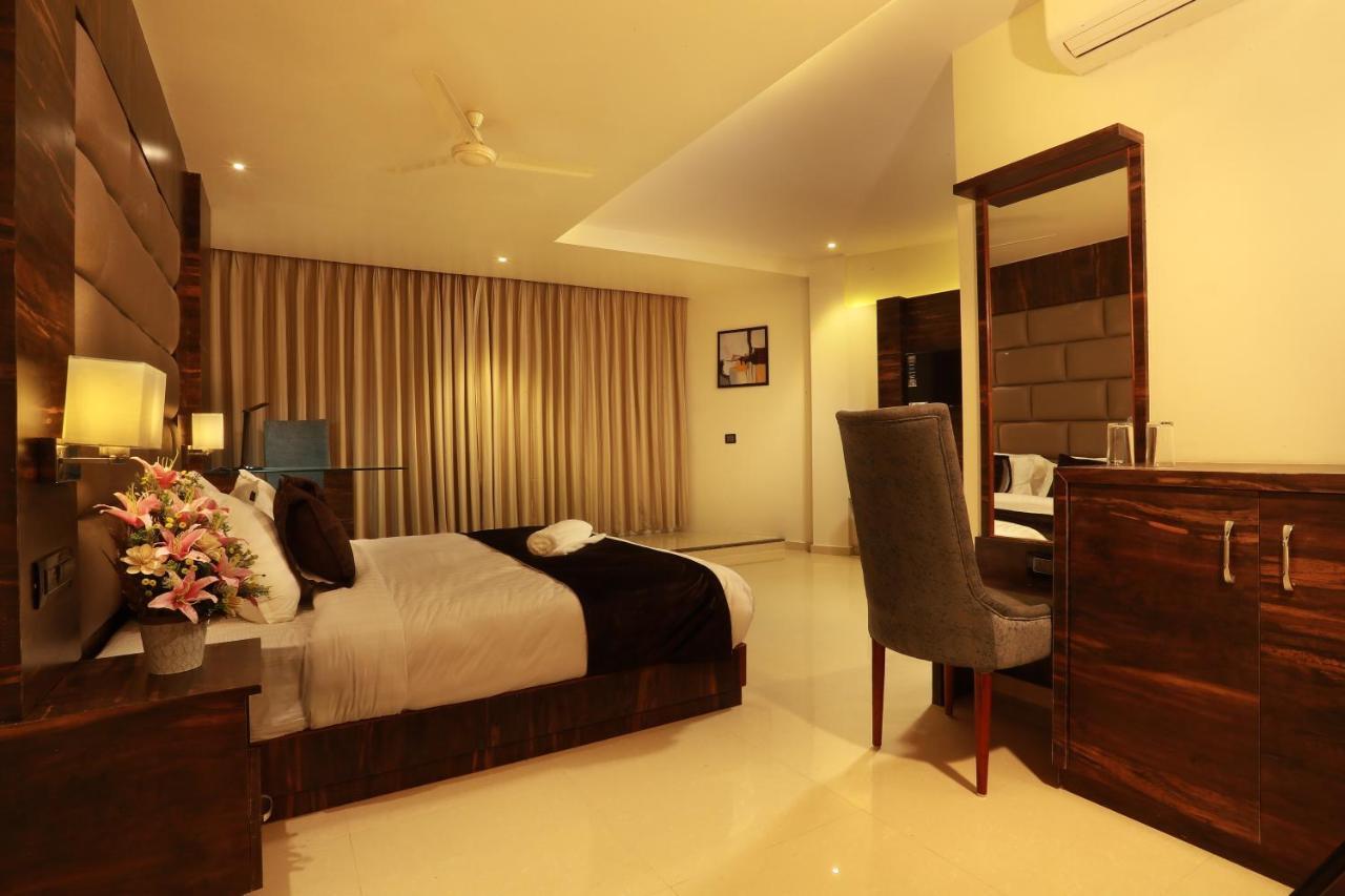 Aura One Hotel Kochi Exterior foto