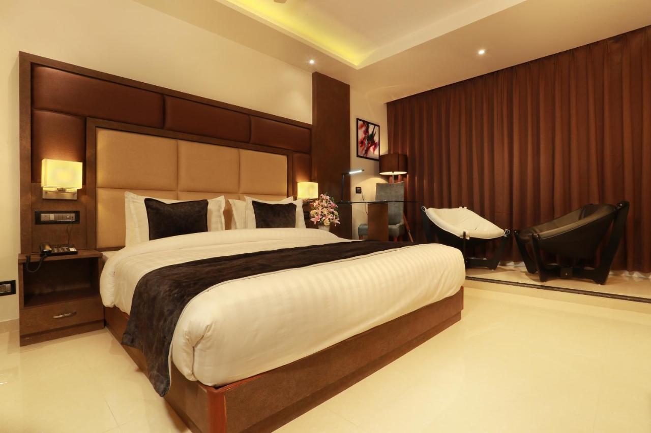Aura One Hotel Kochi Exterior foto