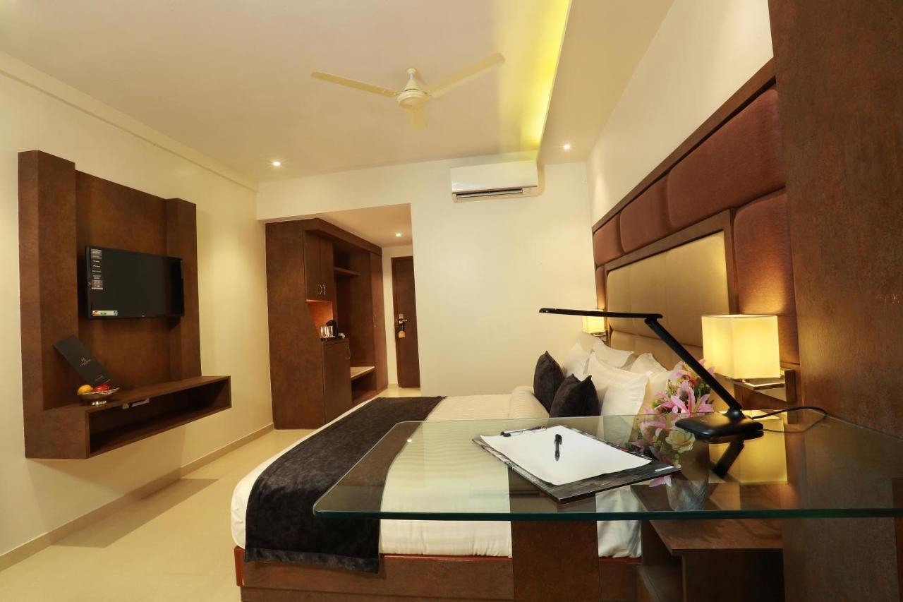 Aura One Hotel Kochi Exterior foto