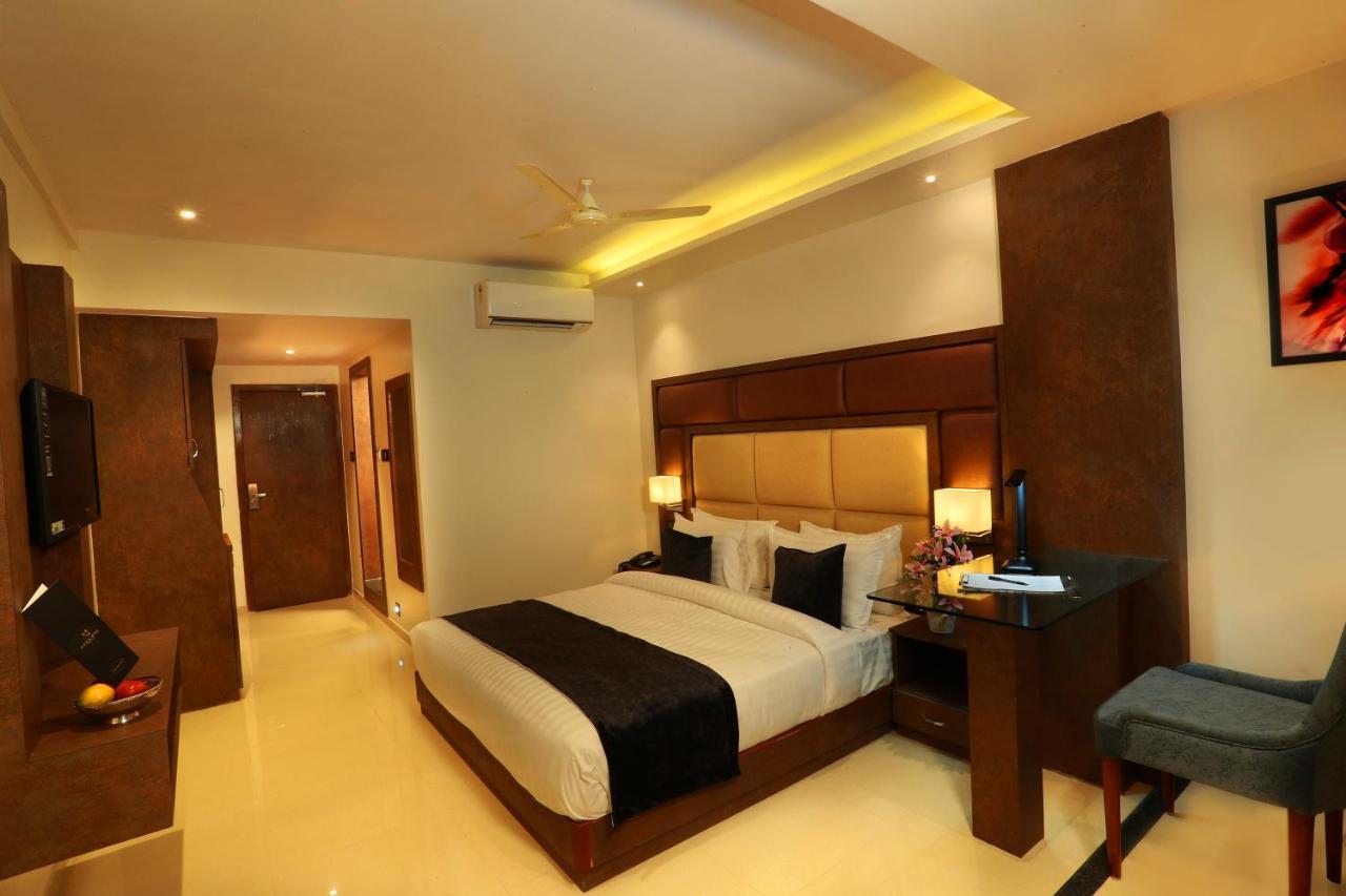 Aura One Hotel Kochi Exterior foto