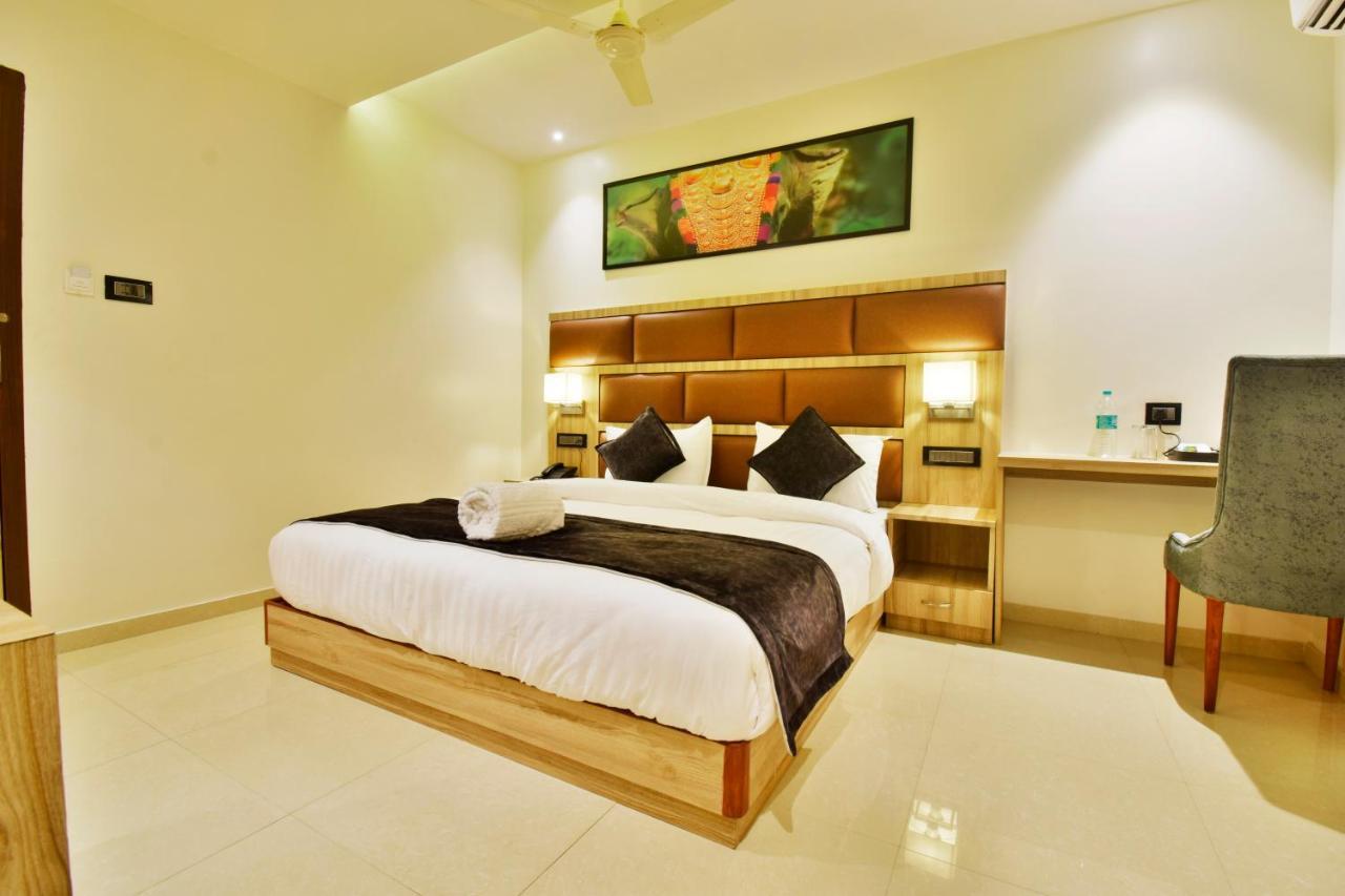 Aura One Hotel Kochi Exterior foto