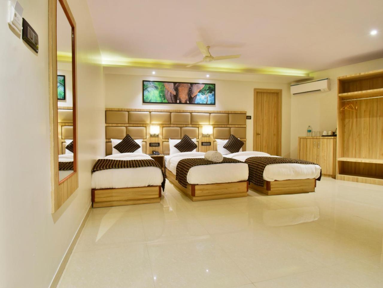 Aura One Hotel Kochi Exterior foto