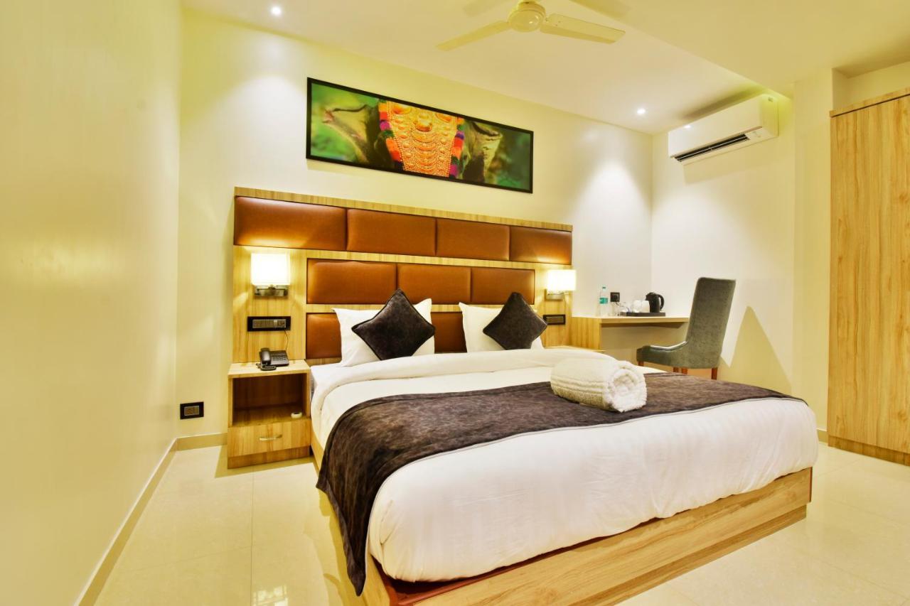 Aura One Hotel Kochi Exterior foto