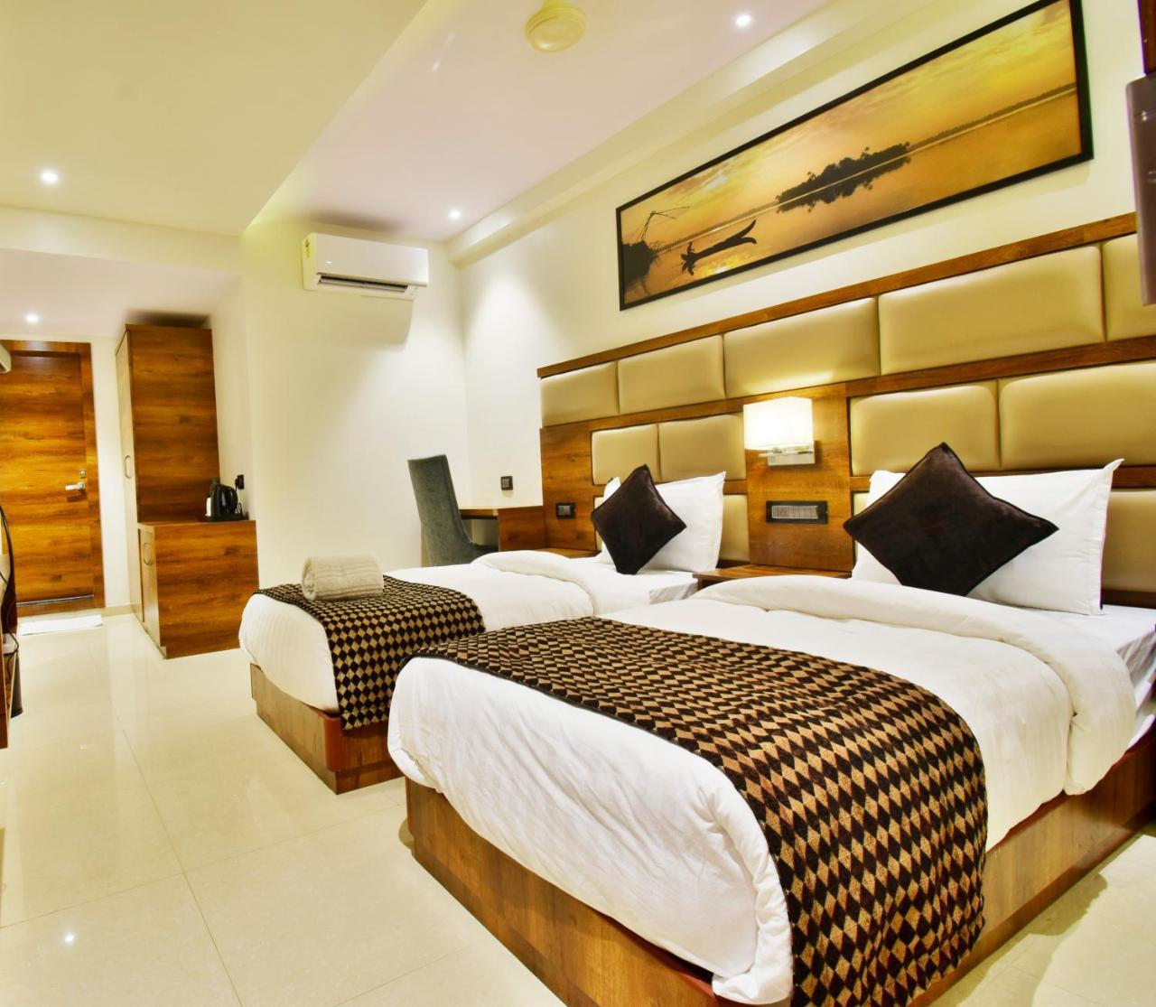 Aura One Hotel Kochi Exterior foto