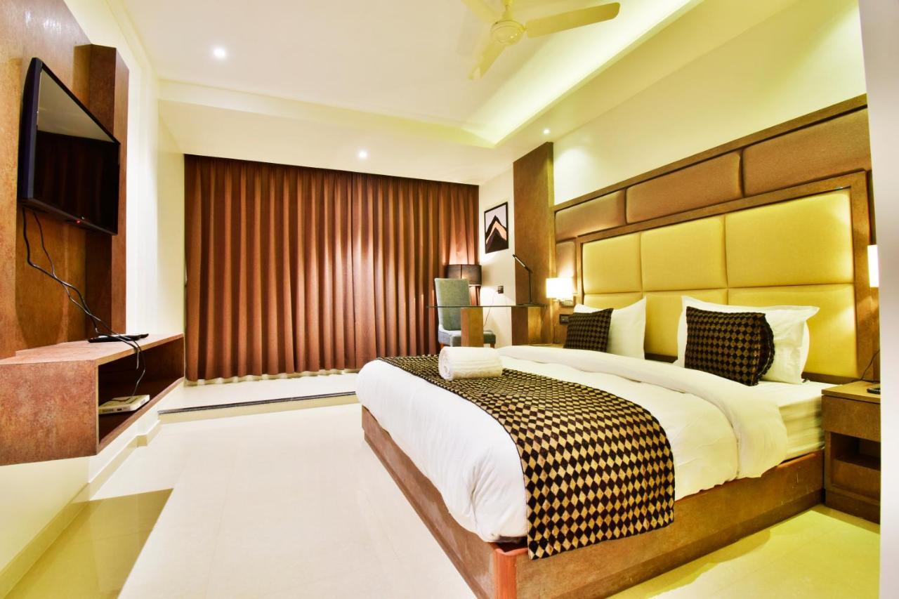 Aura One Hotel Kochi Exterior foto