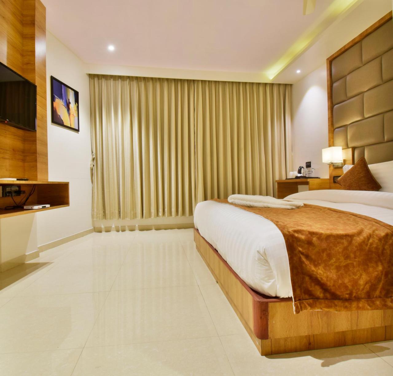Aura One Hotel Kochi Exterior foto