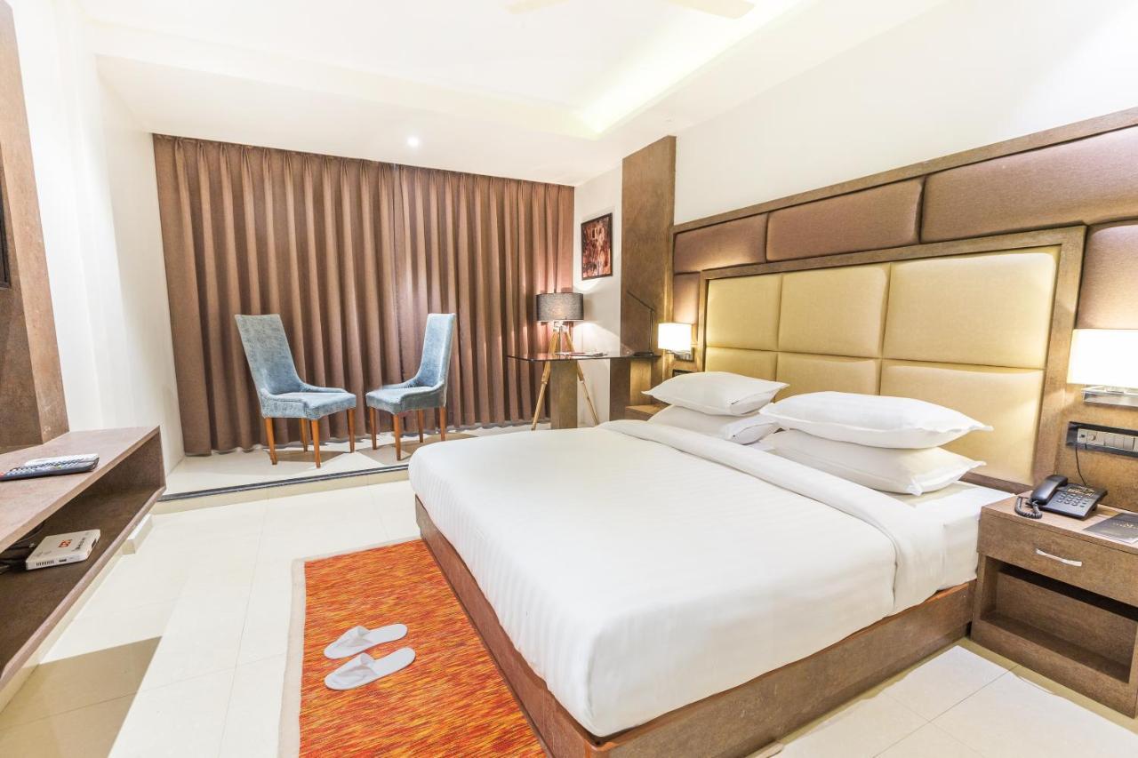 Aura One Hotel Kochi Exterior foto