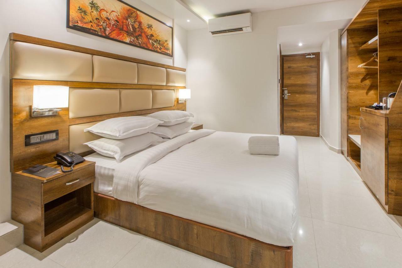 Aura One Hotel Kochi Exterior foto